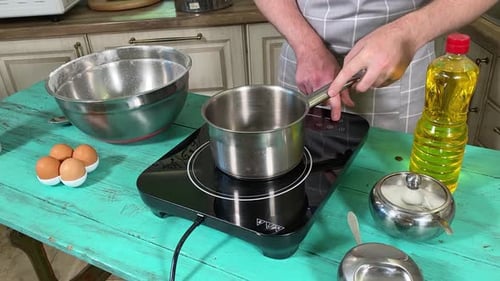 Teig für Pfannkuchen vorbereiten