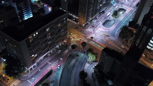 Vista aérea da avenida Paulista, à noite, São Paulo, Brasil
