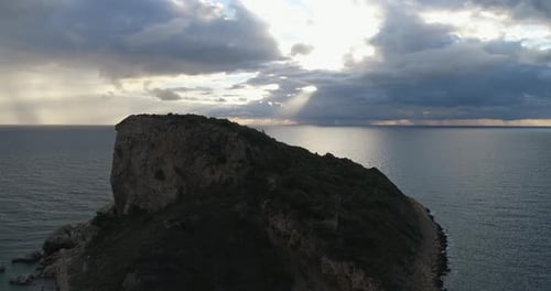 Ancienne île pirate de Myonnesos (plus connue sous le nom d'île de Cifit)