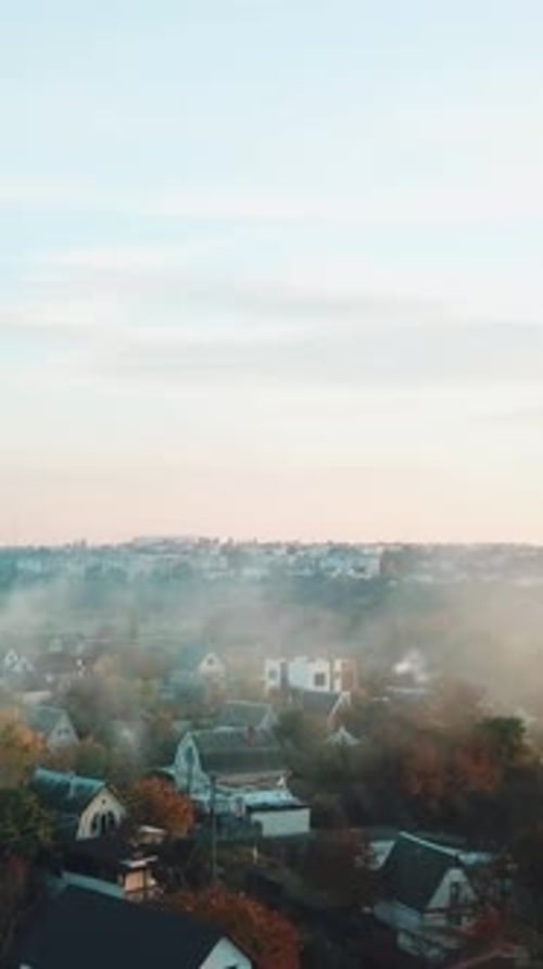 smoke are enveloping the private sector of the city as a result of a fire after a drought.