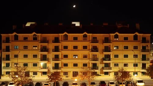 moving more close into moon in Cascais