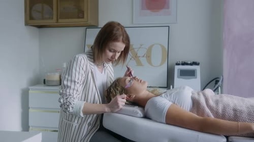 Eyelash Extension Services By A Beautician