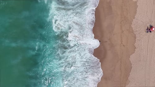 Experience Serene Beach Waves Captured From Above in Stunning Colors That Evoke Peace