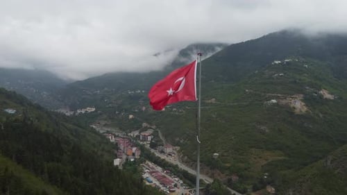 Die Flagge der Türkei von Uhd weht stolz im Wind