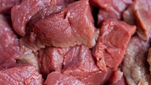 Rindfleisch in Quadrate geschnitten