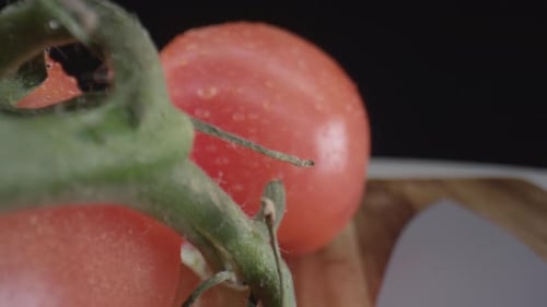 Macro cooking - Reverse slider macro tomatoes on the vine food preparation