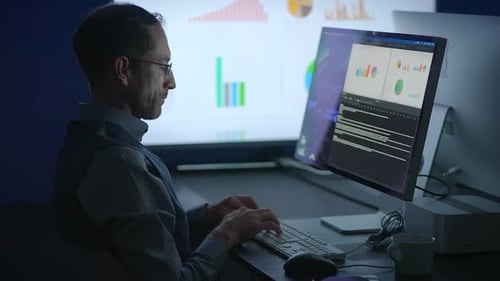 Als Datenanalyst beschäftige ich mich mit fortschrittlichen Tools für Datenvisualisierung und -analyse.