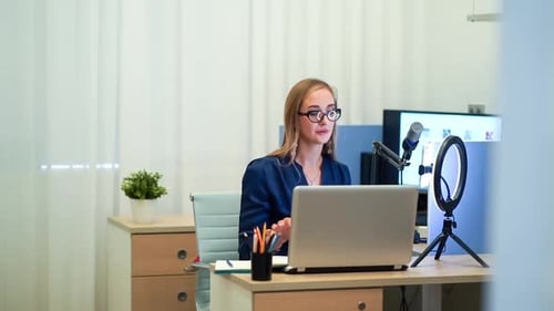 Blogger Girl online streaming on internet