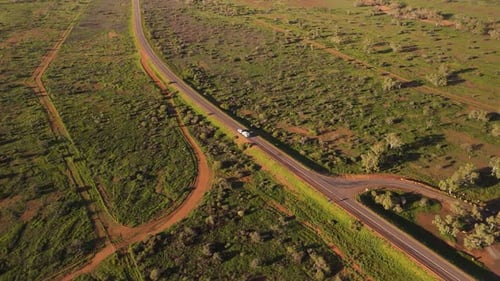 Vue aérienne de la campagne pittoresque avec l'autoroute, Australie.