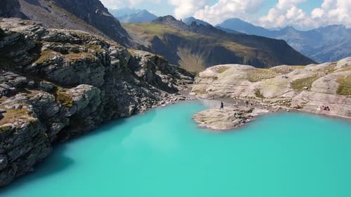 Lac Schottensee en 5 lacs, sentier de randonnée à Pizol, Suisse, par beau temps