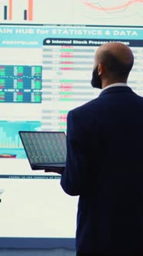 Vertical Video General Director Employing Big Data to Help in Solving Tasks in Control Room