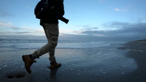 Steps on the sand (slow motion)