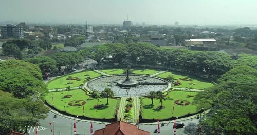 Tugu Malang, 2 de agosto de 2021, vista aérea del monumento de la ciudad de Tugu Malang