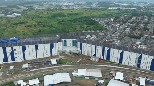 Visão macro de equipamentos críticos de data center em instalações em Jacarta