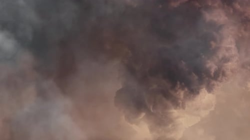 Ein riesiger Sturm am Nachthimmel mit einer wunderschönen Blitzershow
