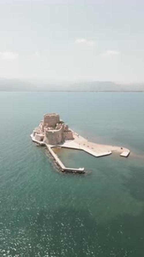 Château de Bourtzi sur le port de Nauplie, Péloponnèse, Grèce