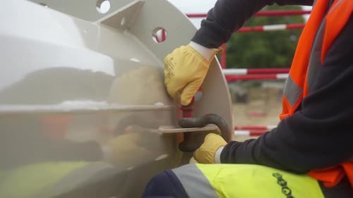 4K: Trabalhador de construção civil com projetor b-roll industry