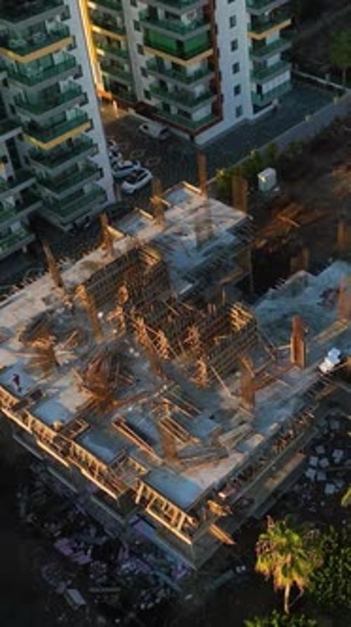 Vídeo vertical: Construyendo sueños en la costa mediterránea