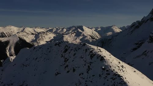 Superbe vue aérienne du sommet du mont Chief Pascal, Colombie-Britannique, Canada