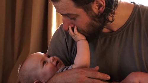 Père avec sa fille Tiny Infant