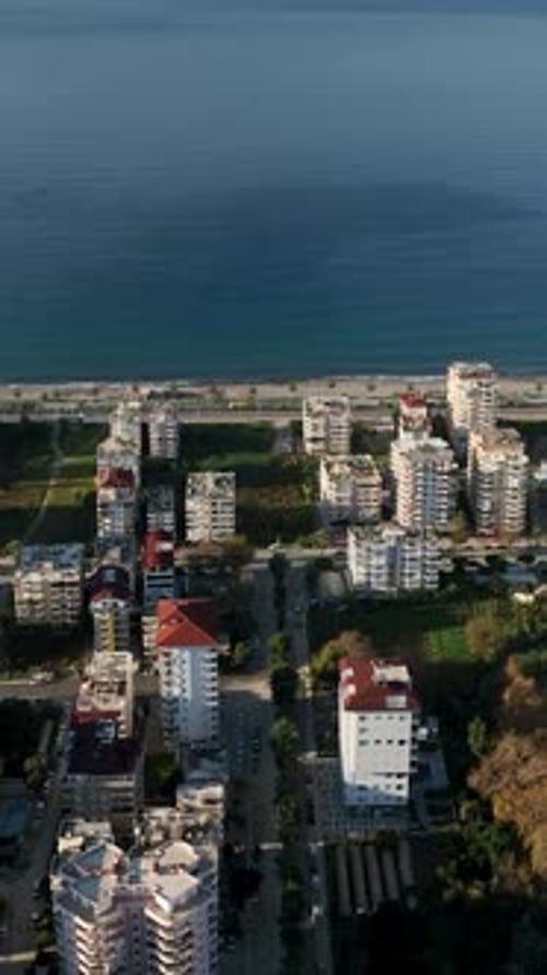 Vídeo vertical sobre la construcción de viviendas desde los cimientos hasta el techo