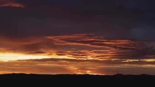 Wunderschöner Sonnenaufgang im Zeitraffer Verkleinern