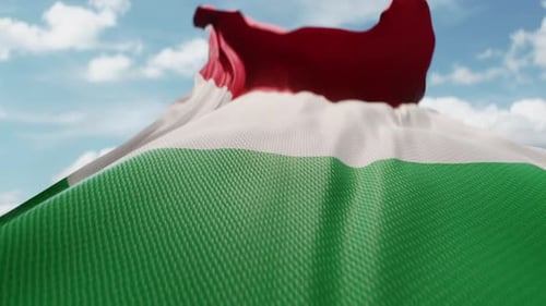 Wellenförmige Flagge Italiens, die in Zeitlupe im Wind weht, buntes Teamsymbol der italienischen Flagge