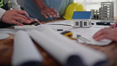 Remue-méninges et évaluation des estimations sur les dessins de construction, la conception, l'architecture et l'ingénierie