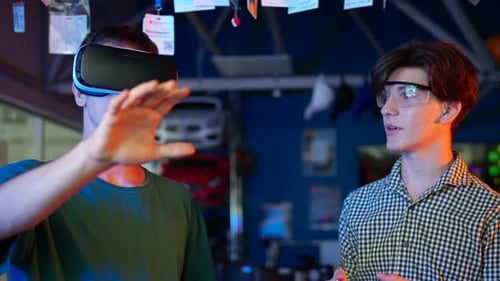 Young Adults Explore Virtual Reality Technology in Lab