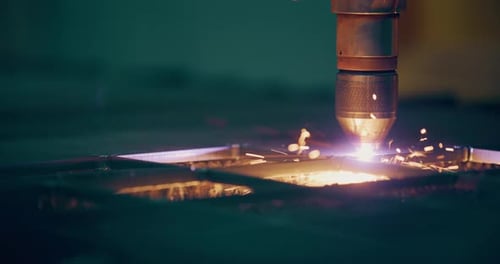 Plasma Laser Cutting Metal Sheet with Sparks High Temperature
