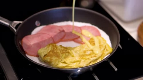 Preparing Delicious Tapioca with Ham and Omelet