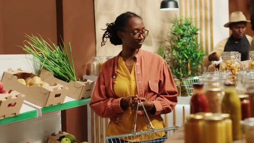 Cliente habitual que busca alternativas alimentarias respetuosas con el medio ambiente