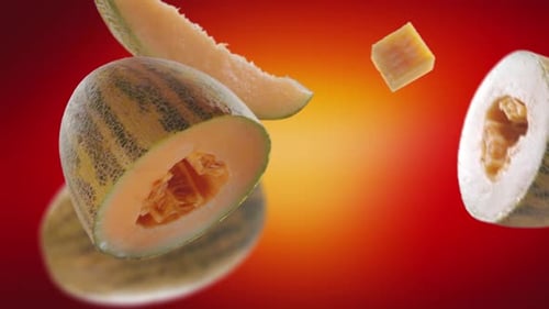 Melon volant et tranches de melons sur fond rouge