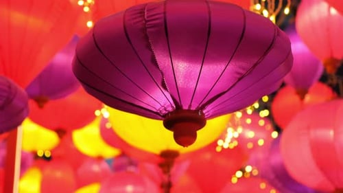 Lanternes chinoises colorées pour célébrer la fête du printemps chinois ou le nouvel an chinois.
