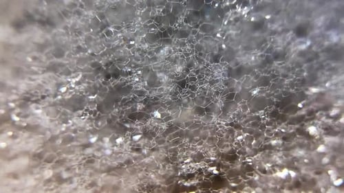 de bolhas de detergente formando uma estrutura cristalina. Closeup extremo