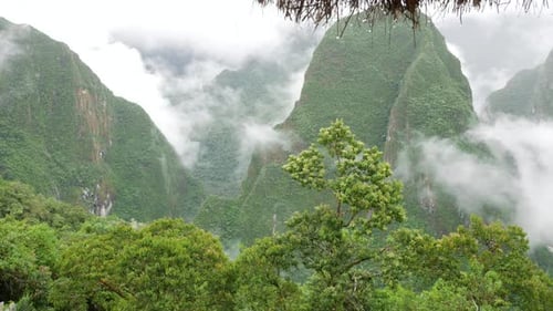 Small clip of the mountains of Picchu, Peru