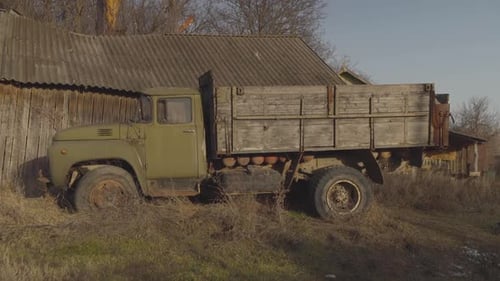 Viejo camión soviético abandonado