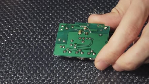 Cartes Électronique à souder, pâte à souder, gros plan sur l'étain