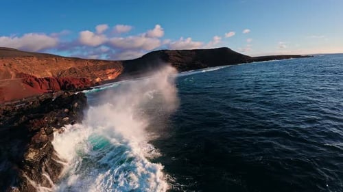 Vue aérienne de la côte d'El Golfo et de Los Hervideros, Lanzarote