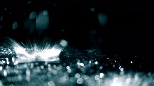 Fallender Wassertropfen