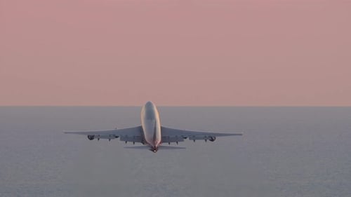 Großraumflugzeuge am Himmel