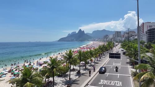 Praia de Ipanema no Rio de Janeiro, Brasil. Paisagem de praia. Paisagem paradisíaca. Rio de Janeiro Brasil.