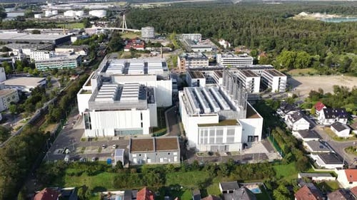 Neu errichtetes Rechenzentrum, FRA 11, Infrastruktur für künstliche Intelligenz und Cloud-Dienste.