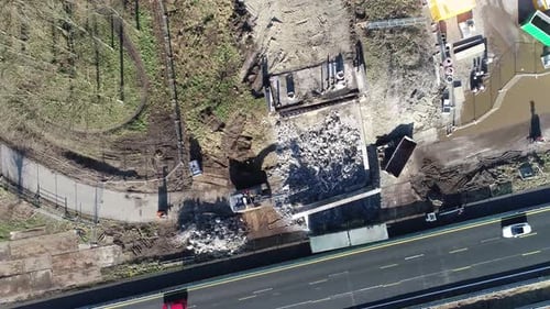 Vue prise par un drone d'un pont déconstruit.