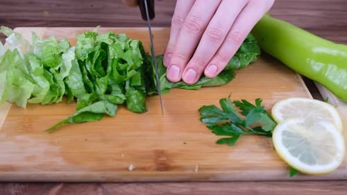 curl vegetables cutting
