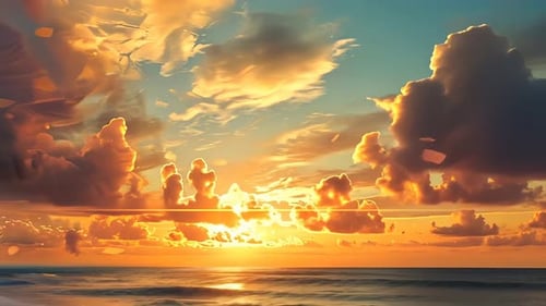 Dramatisch Sonnenuntergang über dem Meer. Weite Wolkenlandschaften in Orange, Gelb und
Gold füllen sich