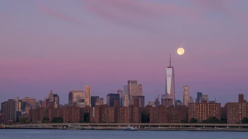Full moon set over Manhattan time-lapse