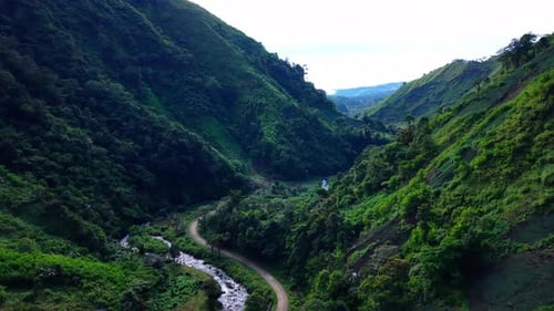 Vídeo aéreo acima de uma área natural nas Filipinas perto de Mindanao, Cotabato do Norte, Filipinas