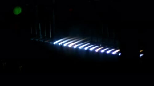 Pharmazeutische Herstellungstechnologie. Herstellung von medizinischem Glas. Versiegeln von Glasampullen in Furna