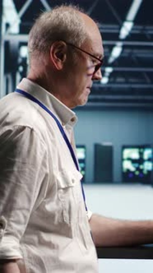 Vertical Green Screen Laptop Servers Optimizing